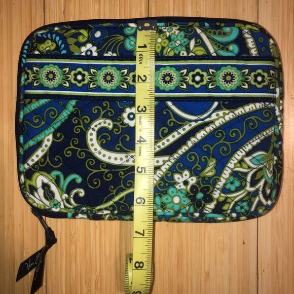 VERA BRADLEY E-Reader Sleeve in Rhythm & Blues Retired Winter 2011 - Picture 5 of 6